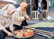 Kunjungi Produksi Kerupuk Bawang di Bintang Ninggi II, Disnakertranskop UKM Barut Dukung UMKM Lokal