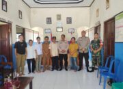 Disaksikan TNI-Polri, Pemdes Bulau Ngandung Bayar Insentif Kader