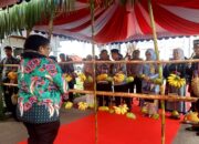 Sambut Wamendagri RI dengan Upacara Adat, Wakil Ketua II DPRD Barut: Bentuk Penghormatan Kepada Tamu