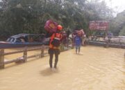 Pemkab Kapuas Kirimkan Bantuan Logistik Kelokasi Banjir