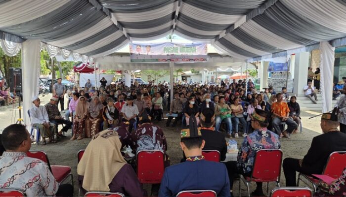 Beras Gratis di Hari Jadi Bartim: Warga Serbu Pasar Murah Pemprov Kalteng