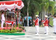Gubernur Agustiar Pimpin Upacara HUT RI: Paskibraka Tampil Gemilang