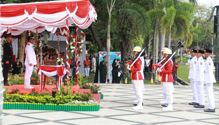 Gubernur Agustiar Pimpin Upacara HUT RI: Paskibraka Tampil Gemilang
