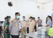 Tinjau Program MBG di Barsel, Gubernur Agustiar Kapolda Kalteng Harapkan Peningkatan Gizi Anak Sekolah