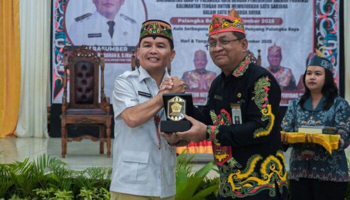 Gubernur Kalteng Dorong Satu Sarjana Satu Keluarga Dayak di Kuliah Umum IAHN-TP
