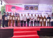 Apresiasi Peran Pemda, Wamen Ossy Bersama Menko AHY Serahkan 184 Sertipikat Tanah
