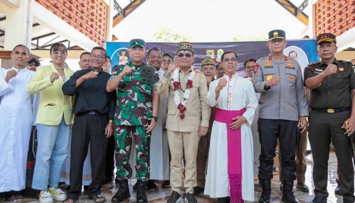 Gubernur Resmikan Jalan Salib dan Dukung Pusat Ziarah