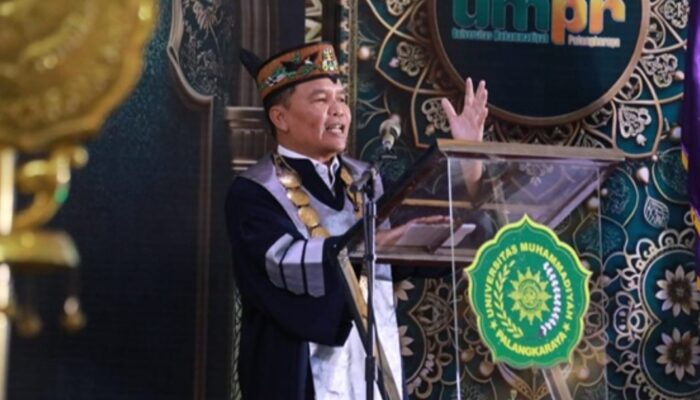 UMPR Kukuhkan Guru Besar dan Wisuda 2000 lebih Lulusan