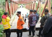 Tinjau Fasilitas Umum Rusak Akibat Banjir, Bupati Mura iImbau Masyaratakat untuk Hati-Hati