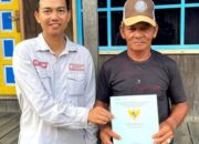 Kantah Barut Datangi Warga Serahkan Sertipikat PTSL, Bupati: Bukti Negara Hadir Beri Kepastian Tanah