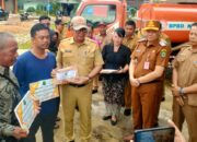 Pemkab Kapuas Bantu 16 KK Korban Kebakaran, SekdaUsis: Gunakan Sesuai Peruntukan