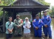 Babinsa Pandawan Turun Langsung Dampingi Layanan Kesehatan Warga Terdampak Banjir Kayu Rabah