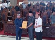 Wabup Kapuas Terima Rekomendasi DPRD atas LHP BPK RI dalam Paripurna
