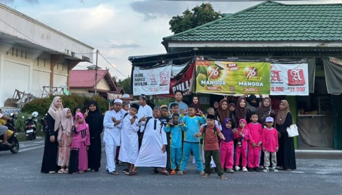 TK Islam Ainul Yaqin dan SDIT Kasongan Gelar Aksi Berbagi Takjil, Ajarkan Anak Peduli Sesama