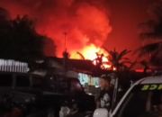 Kebakaran Hebat Landa Gang Suka Maju, Permukiman Padat di Pahandut Dilalap Api Jelang Solat Isya