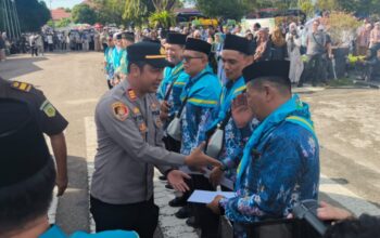 Kapolsek AKP Iyudi Hadiri Pelepasan Jemaah Haji Kloter 5 Kota Palangka Raya