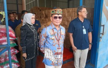 Pastikan Stok Aman, Gubernur Agustiar Sabran Cek Langsung Gudang Bulog Palangka Raya