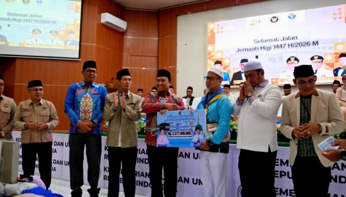 Wagub Edy Pratowo Antar Doa dan Harapan untuk Jemaah Haji Kalteng yang Berangkat ke Tanah Suci