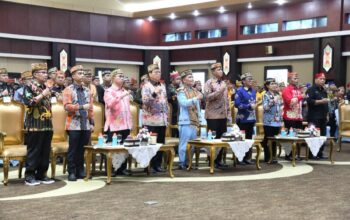 Agustiar Sabran Kukuhkan Pengurus DAD dan BATAMAD se-Kalteng, Tekankan Pencegahan Konflik