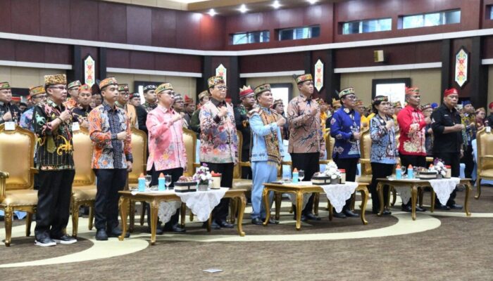 Agustiar Sabran Kukuhkan Pengurus DAD dan BATAMAD se-Kalteng, Tekankan Pencegahan Konflik