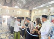 Usai Salat Id, Gubernur Kalteng Sambut Warga di Rumah Jabatan