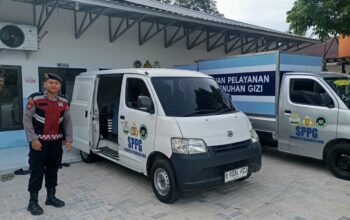 Polisi Kawal Distribusi Makanan Bergizi Gratis ke Sekolah di Palangka Raya