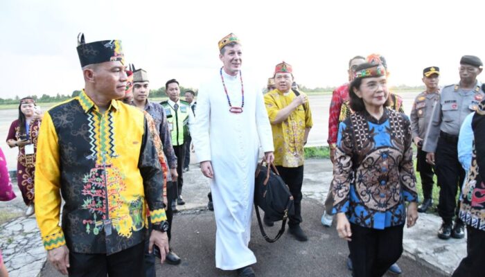 Pemprov Kalteng Sambut Utusan Vatikan di Palangka Raya, Hadiri Peringatan 25 Tahun Uskup Aloysius