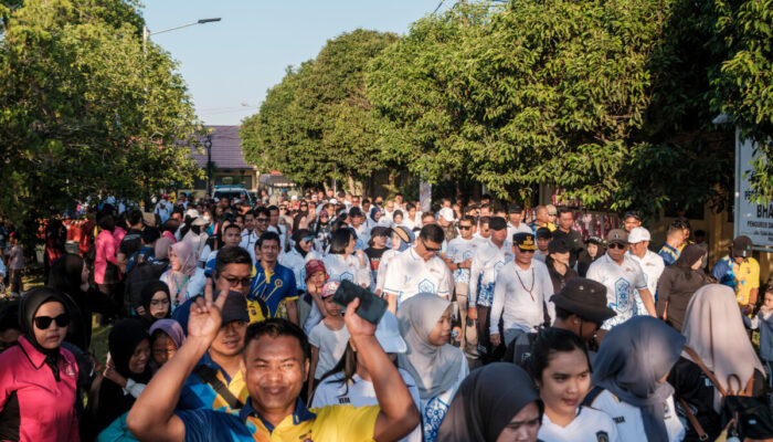 Kebersamaan Warnai Hari Bhayangkara ke-80, Ribuan Warga Gowes dan Jalan Santai Bersama di Palangka Raya
