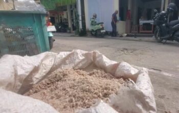 Emak-emak di Sampit Tertipu Beras Murah, Isi Karung Ternyata Pasir