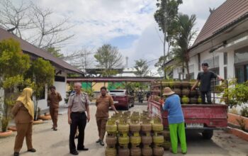 Bhabinkamtibmas Polsekta Pahandut Kawal Pasar Murah LPG, Warga Merasa Lebih Tenang