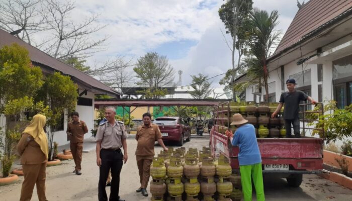 Bhabinkamtibmas Polsekta Pahandut Kawal Pasar Murah LPG, Warga Merasa Lebih Tenang
