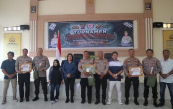 Jelang Hari Bhayangkara ke-80, Polresta Palangka Raya Beri Penghargaan Pemenang Domino Orado