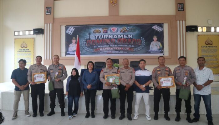 Jelang Hari Bhayangkara ke-80, Polresta Palangka Raya Beri Penghargaan Pemenang Domino Orado