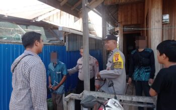 Polisi Bantu Evakuasi Pria Diduga ODGJ di Pahandut, Keluarga Apresiasi Respons Cepat Petugas