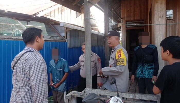 Polisi Bantu Evakuasi Pria Diduga ODGJ di Pahandut, Keluarga Apresiasi Respons Cepat Petugas