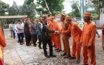 Sekda Pulang Pisau Kukuhkan Mantir Adat, Dorong Pelestarian Budaya dan Kerukunan Masyarakat