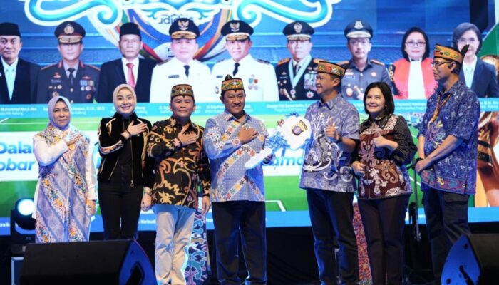 Kapolda Kalteng Tekankan Profesionalisme Polri pada Peringatan Hari Bhayangkara ke-80 di Huma Betang Night