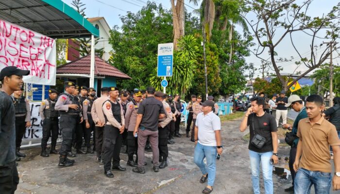 Polresta Palangka Raya Kawal Aksi Lanjutan di Kantor PLN, Pengamanan Berlangsung Humanis