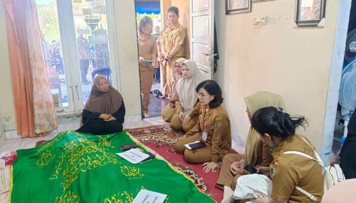 Pj Sekda Kalteng Melayat ke Rumah Duka ASN Biro Adpim Andry Sabana