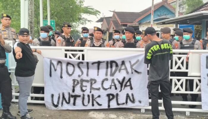 Demo PLN Palangka Raya, Peternak Klaim Rugi Ratusan Juta Akibat Listrik Padam Bergilir