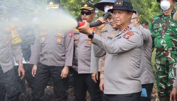 Turun ke Lokasi, Kapolda Kalteng Pimpin Langsung Pemadaman Karhutla di Pulang Pisau