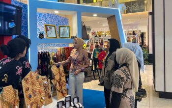 Aisyah Thisia Apresiasi Karya Perajin Kalteng, Dekranas Jadi Ruang Promosi ke Tingkat Nasional