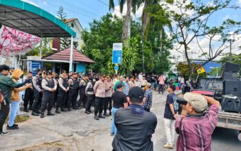 Polisi Kawal Aksi Damai di Kantor PLN Palangka Raya, Utamakan Pendekatan Humanis