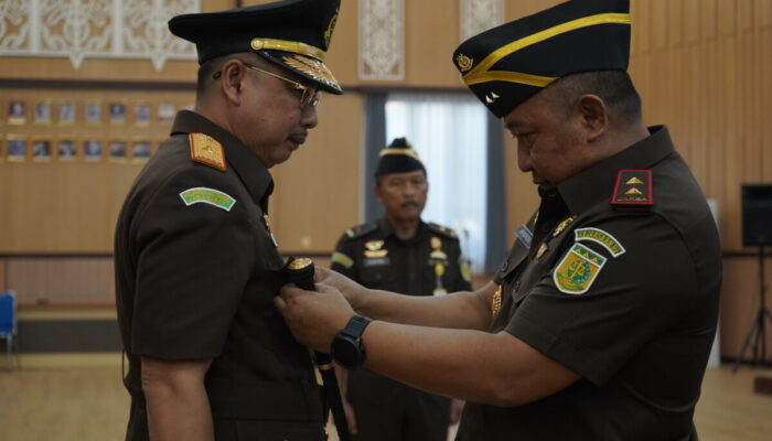 Kajati Kalteng Lantik Wakajati Baru, Tekankan Penegakan Hukum yang Profesional dan Berintegritas