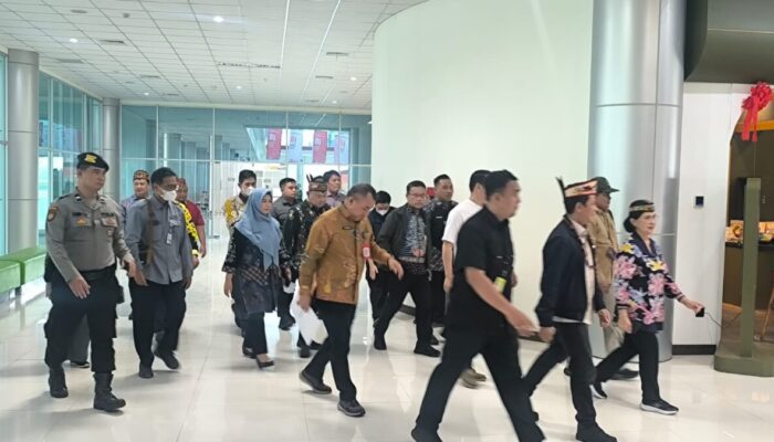 Wamenko Pangan RI Tiba di Palangka Raya, Satpamobvit Kawal Pengamanan di Bandara