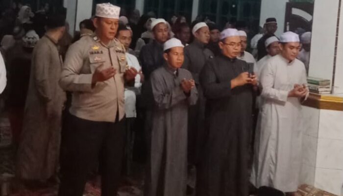 Polisi Hadiri Maulid Nabi di Masjid Al-Jannaty, Ajak Warga Jaga Kerukunan