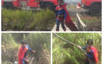 Siswa di Palangka Raya Pakai Kostum Superman Saat Ikut Padamkan Karhutla