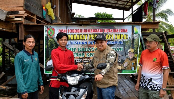 Semangat Rudiansyah Bantu Padamkan Karhutla Berbuah Hadiah Sepeda Motor