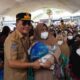 Gubernur Agustiar Sapa Warga Langkai, Bawa Bantuan di Tengah Karhutla dan Kekeringan