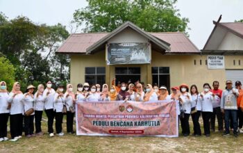 Penasihat DWP Kalteng Sambangi Relawan Karhutla di Pulang Pisau, Bawa Bantuan untuk Petugas